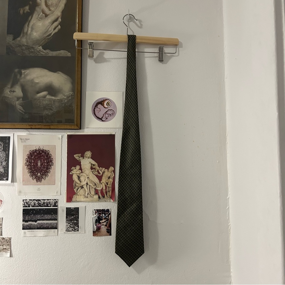 grunge green tie 🐸